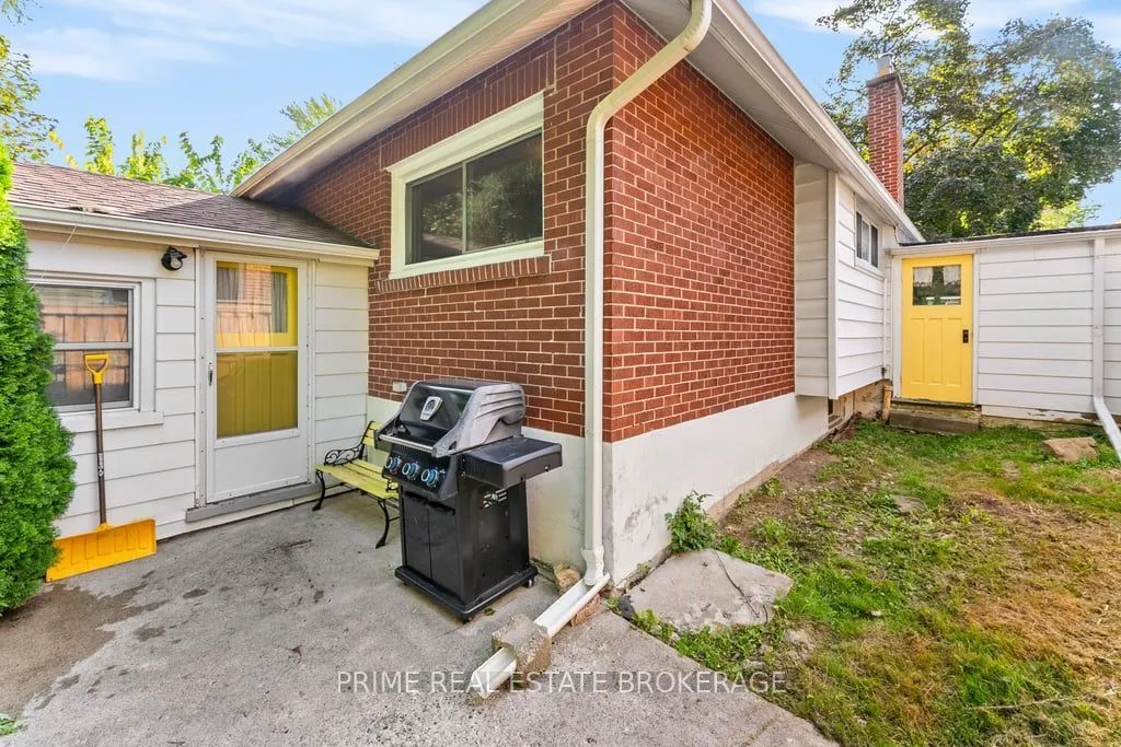 586 Victoria Street — photo 28