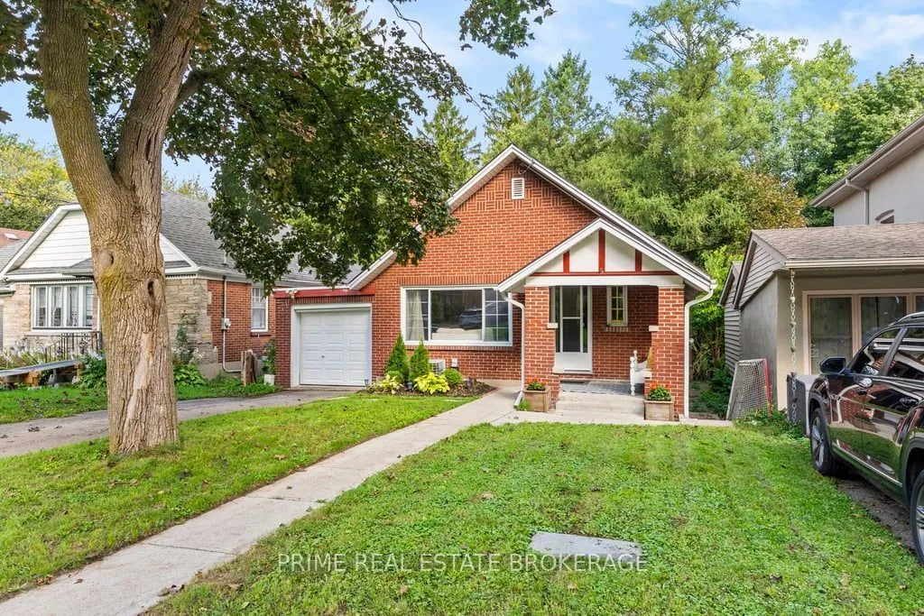 586 Victoria Street — photo 2