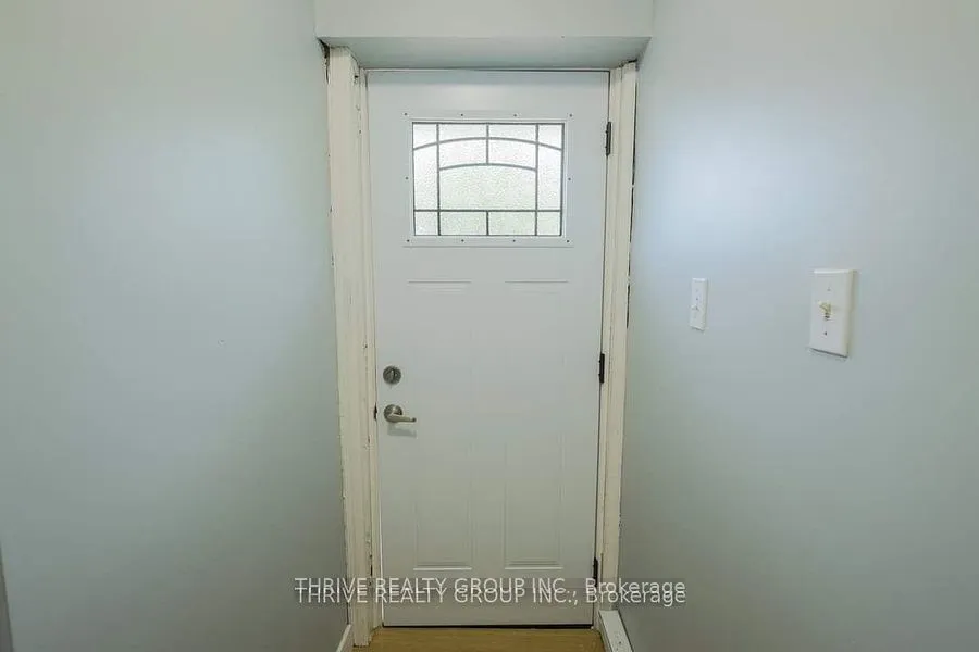 211 Clarence Street — photo 3