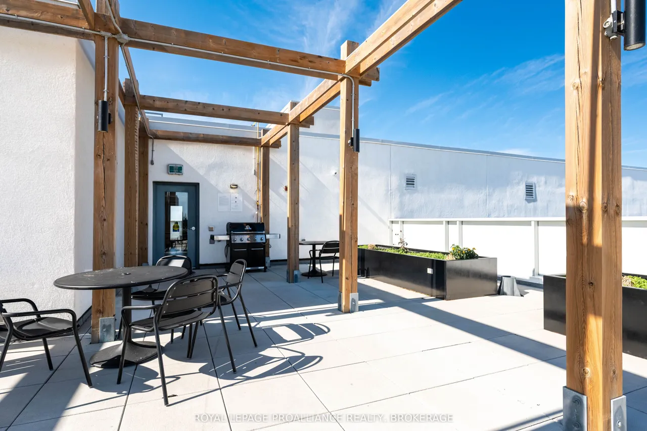652 Princess Street — photo 15