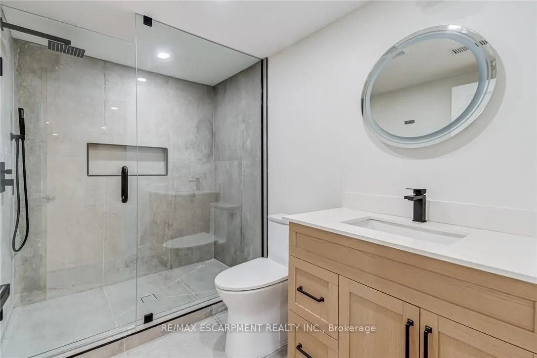 63 HARDALE Crescent — photo 34
