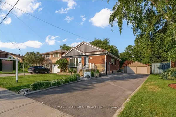 63 HARDALE Crescent — photo 2