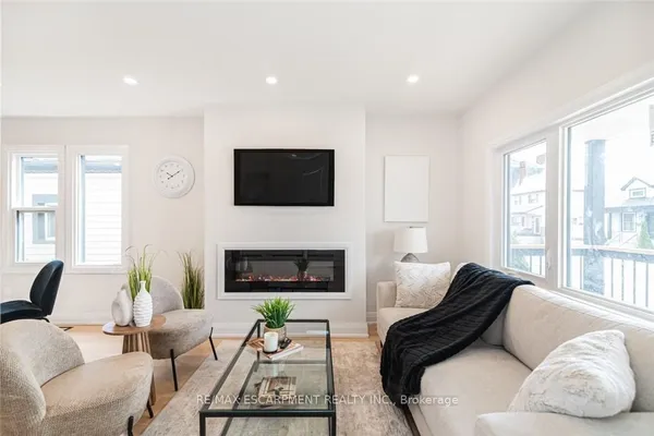 297 Britannia Avenue — photo 2