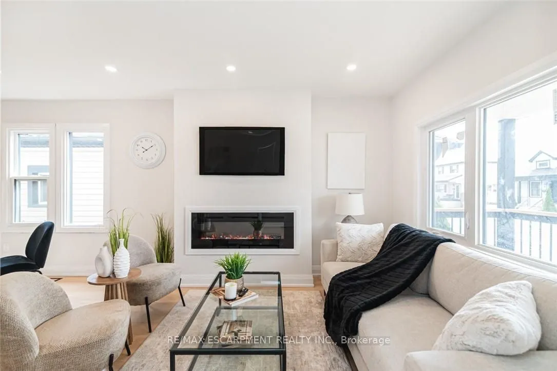 297 Britannia Avenue — photo 2