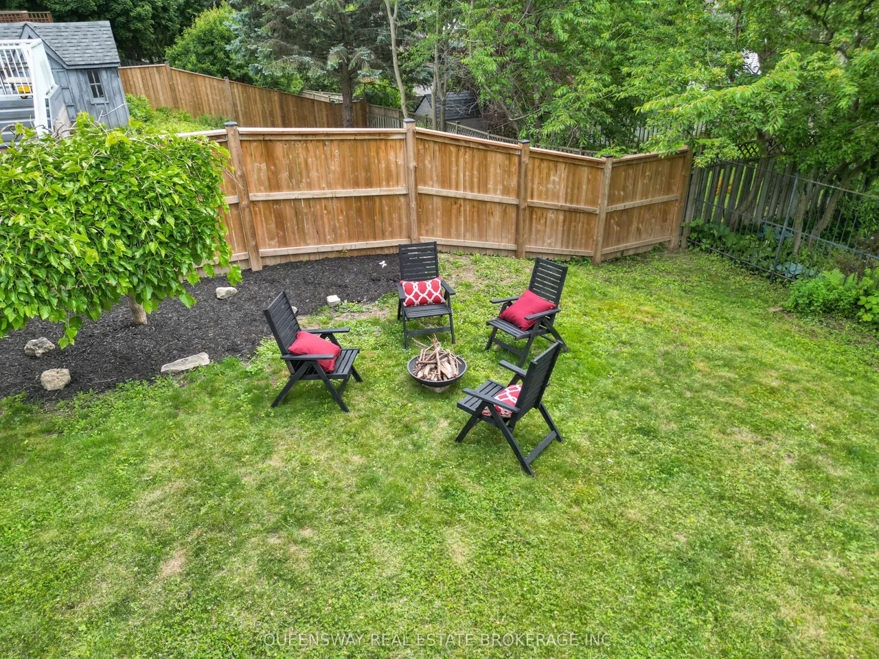 46 Greenwich Drive — photo 3