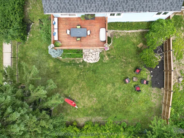 46 Greenwich Drive — photo 2