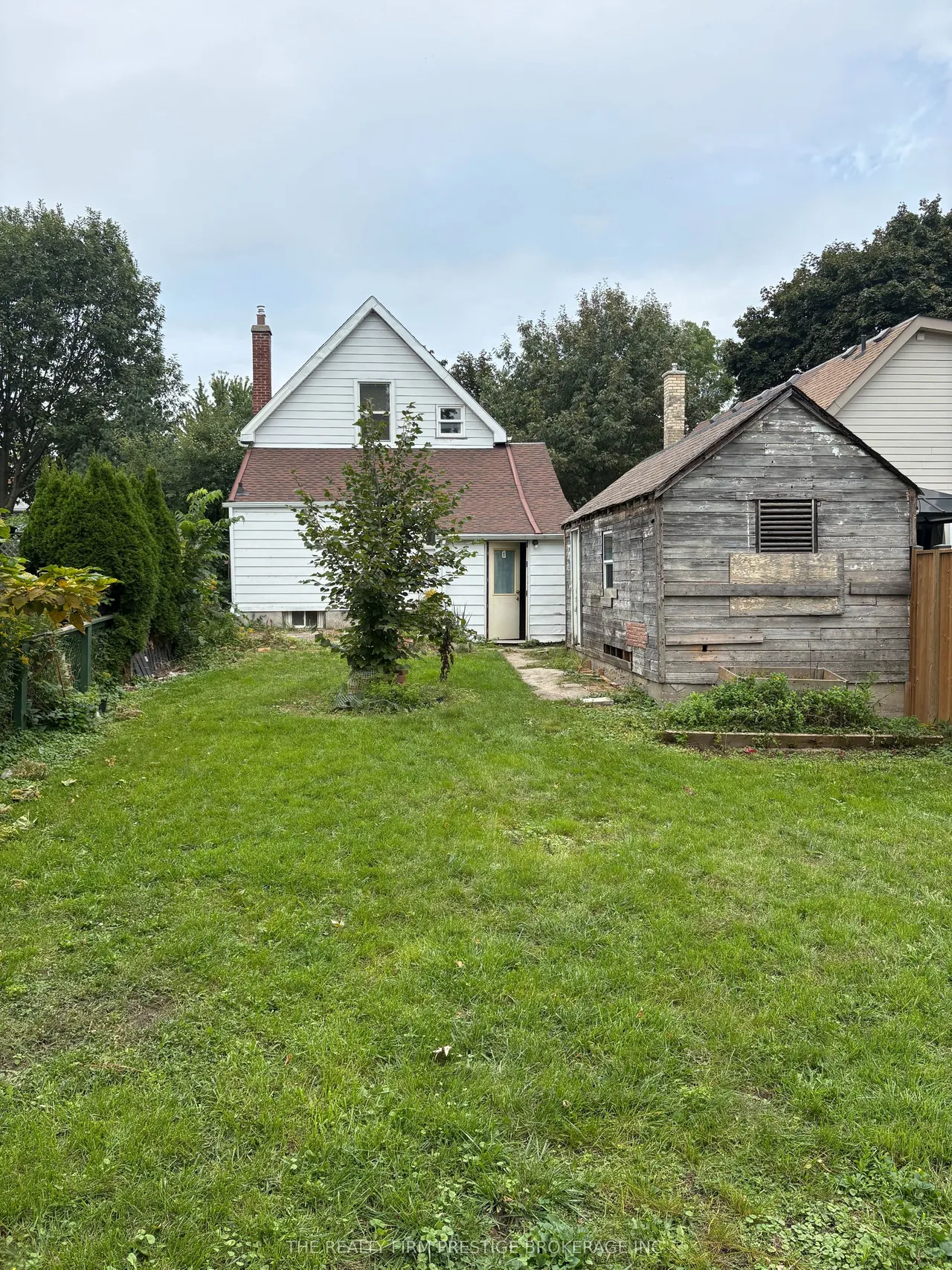 767 Elias Street N — photo 2