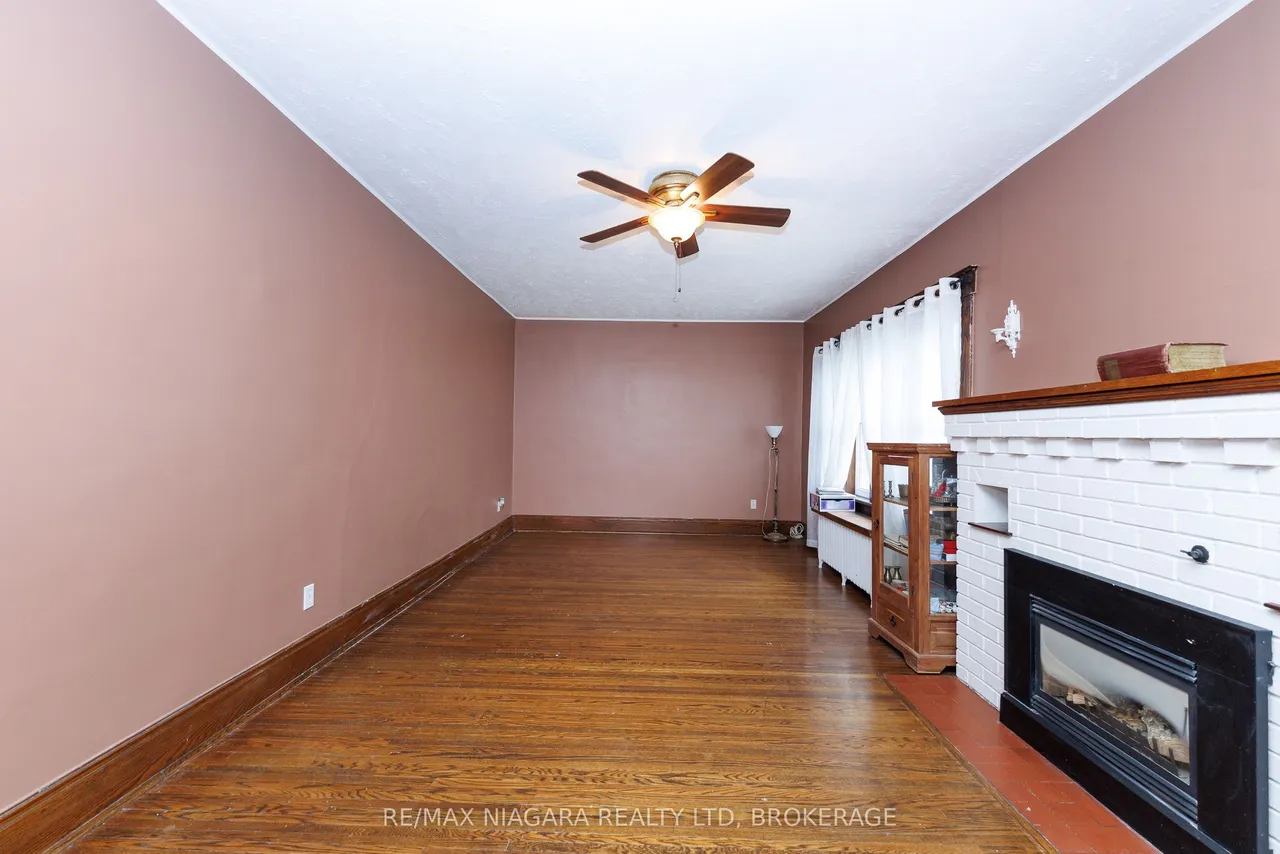 4864 SIMCOE Street — photo 3
