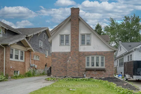 4864 SIMCOE Street