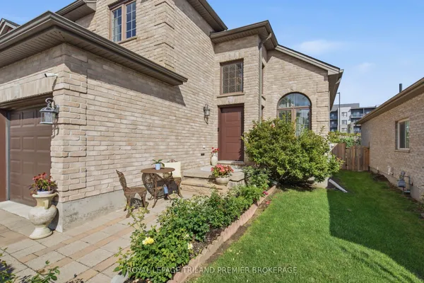 570 Garibaldi Avenue — photo 2