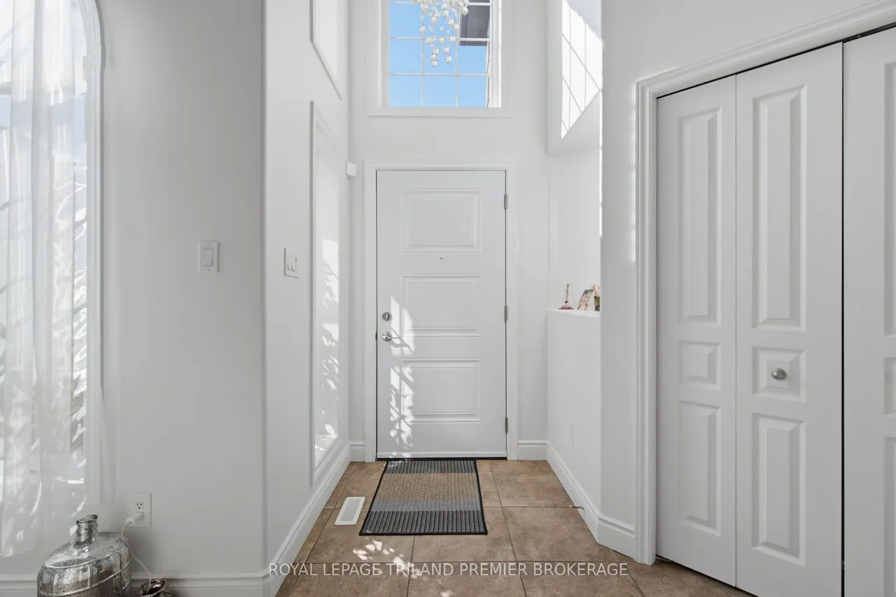 570 Garibaldi Avenue — photo 3