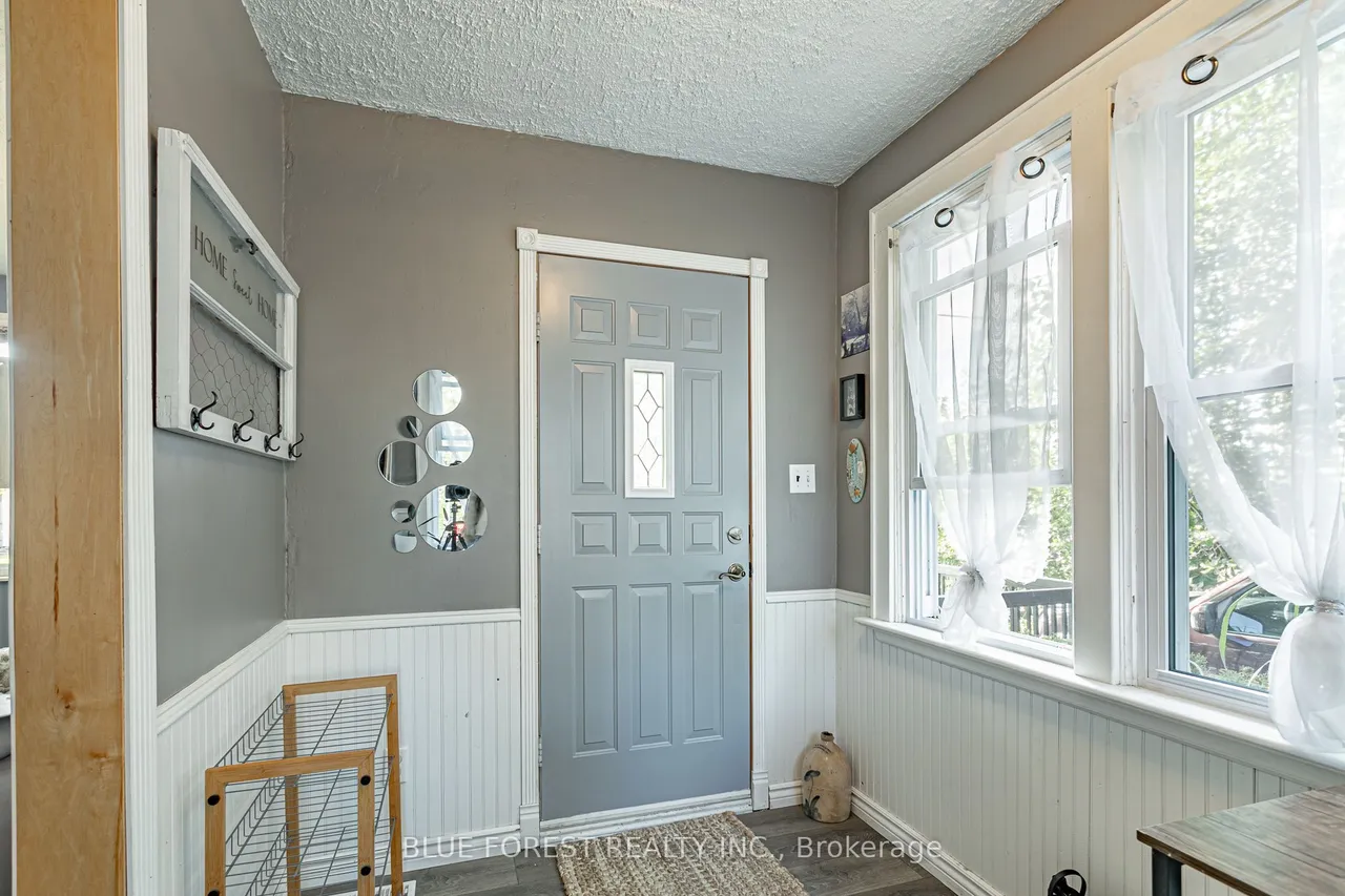 354 Calgary Street — photo 3