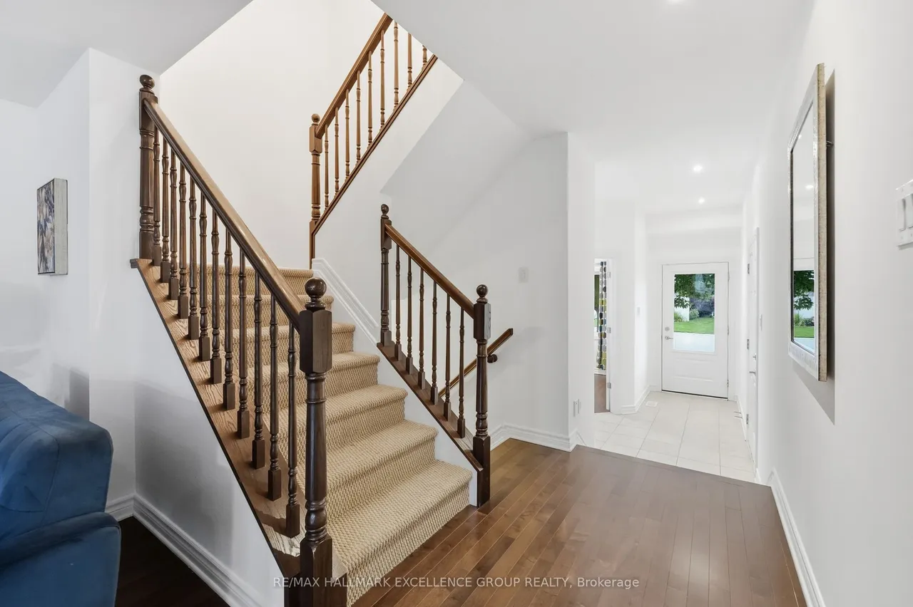 104 Onyx Crescent — photo 3