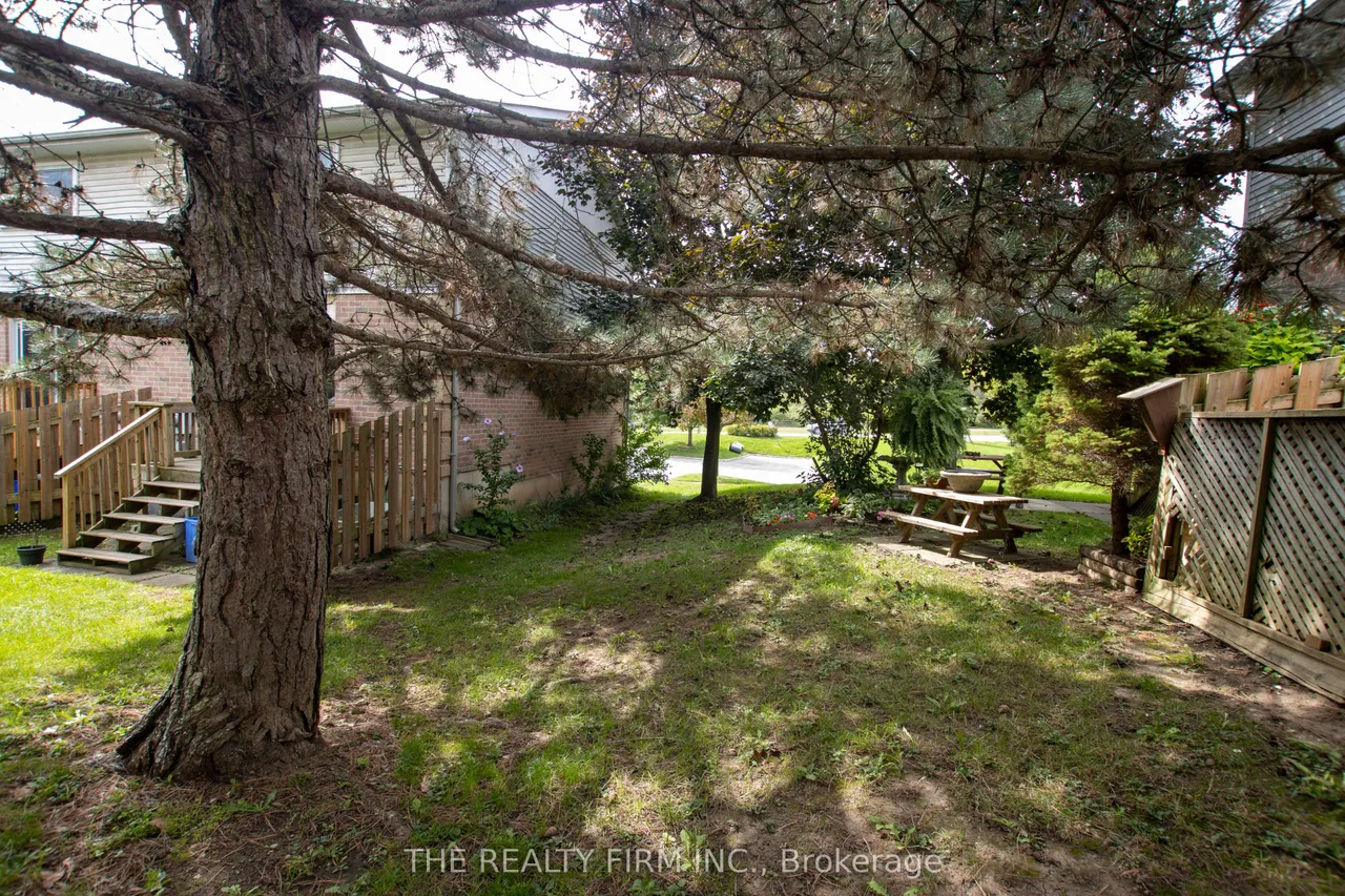 110 Deveron Crescent — photo 38