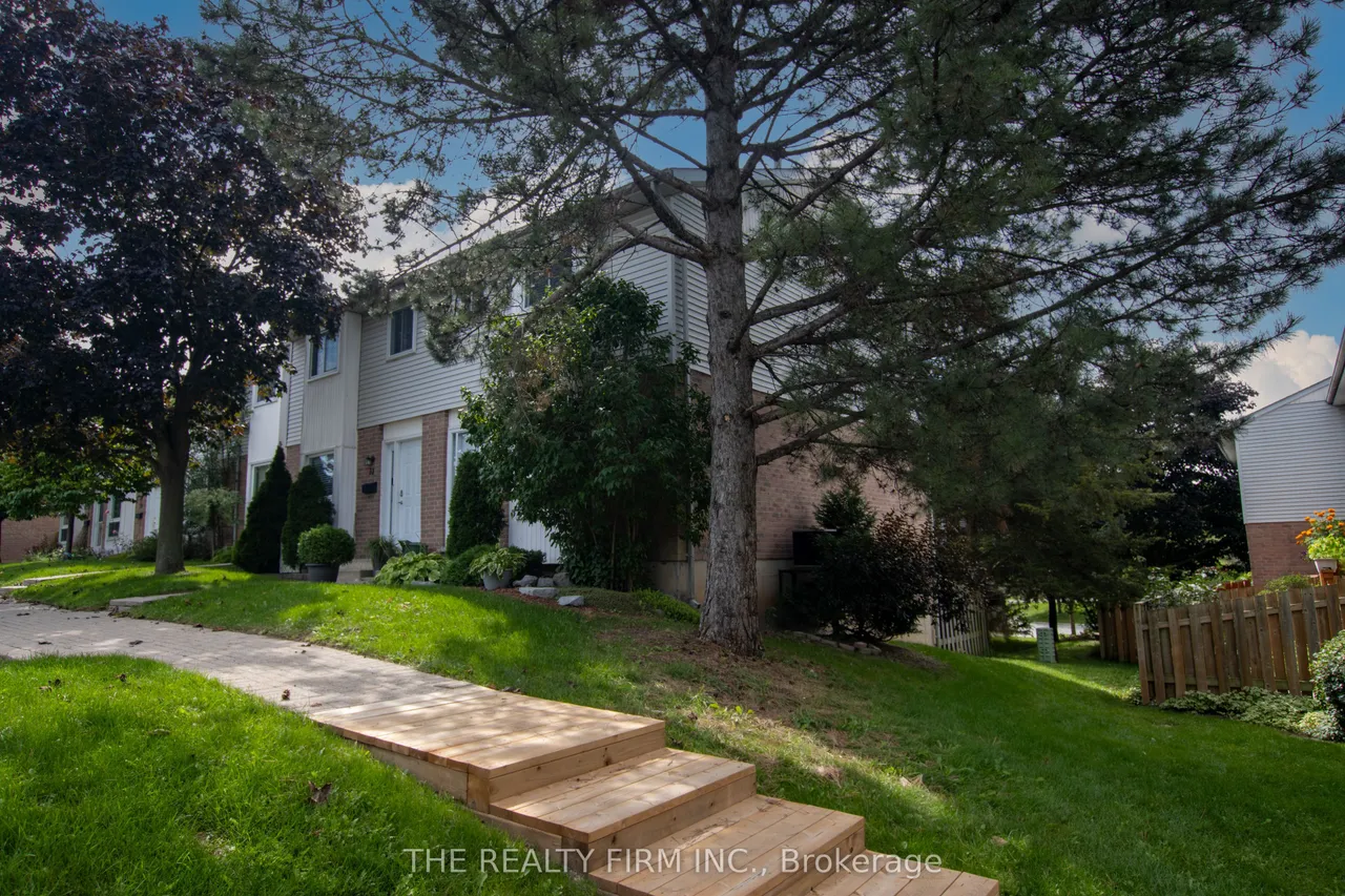 110 Deveron Crescent — photo 3