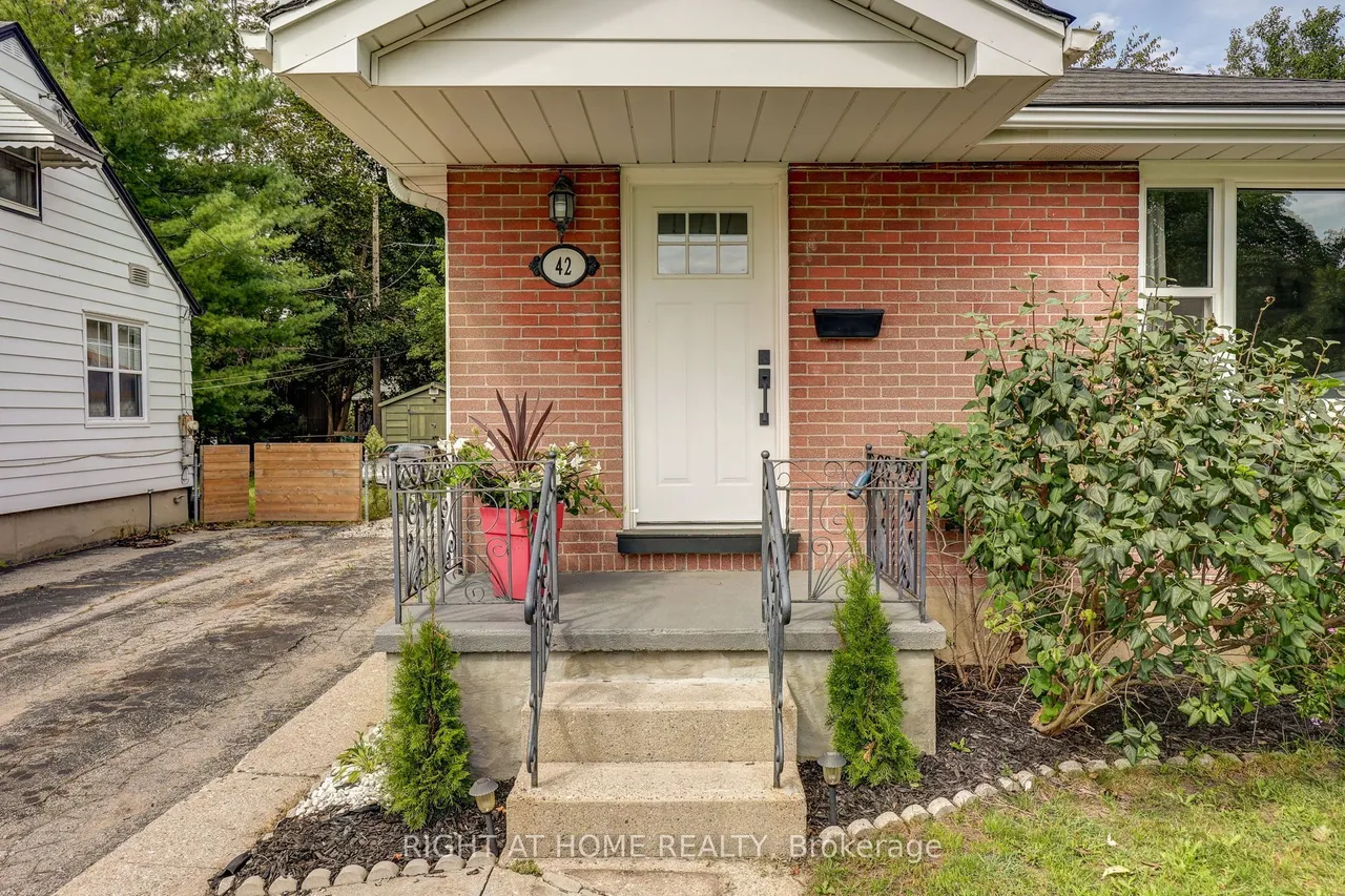 42 Graham Crescent — photo 3