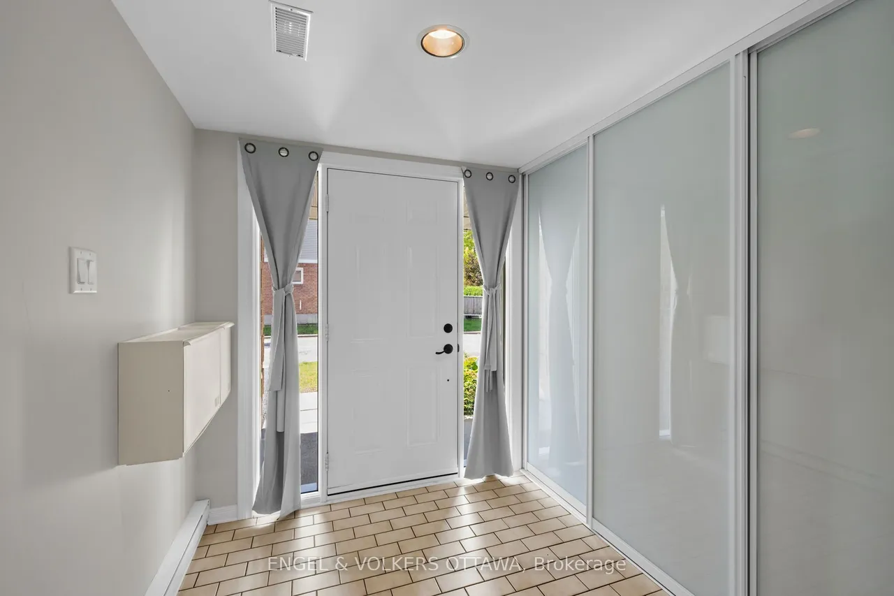 1831 Summerfields Crescent — photo 3