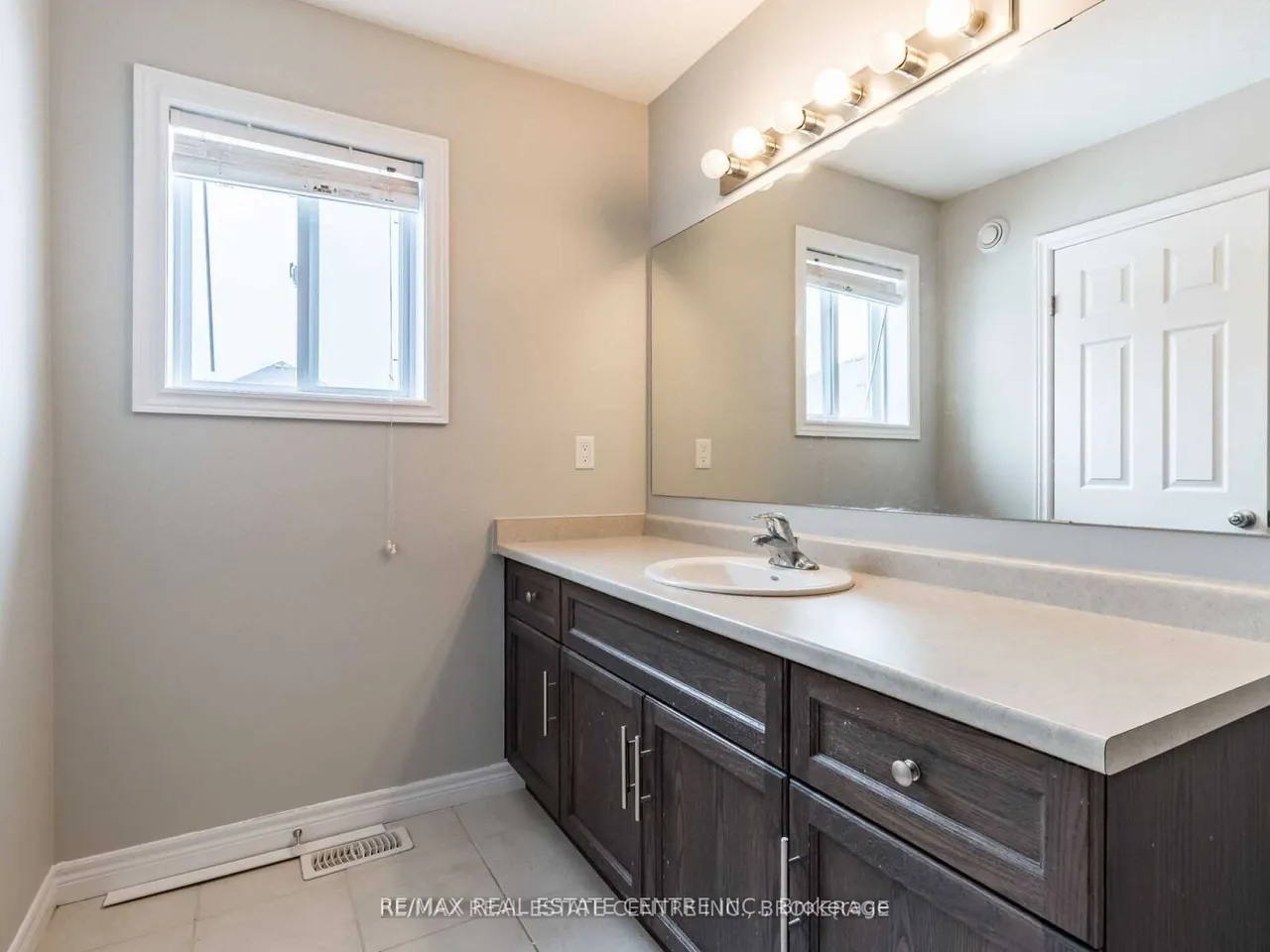 270 Ambrous Crescent — photo 8