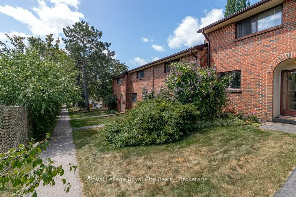 35 Rhonda Road — photo 3