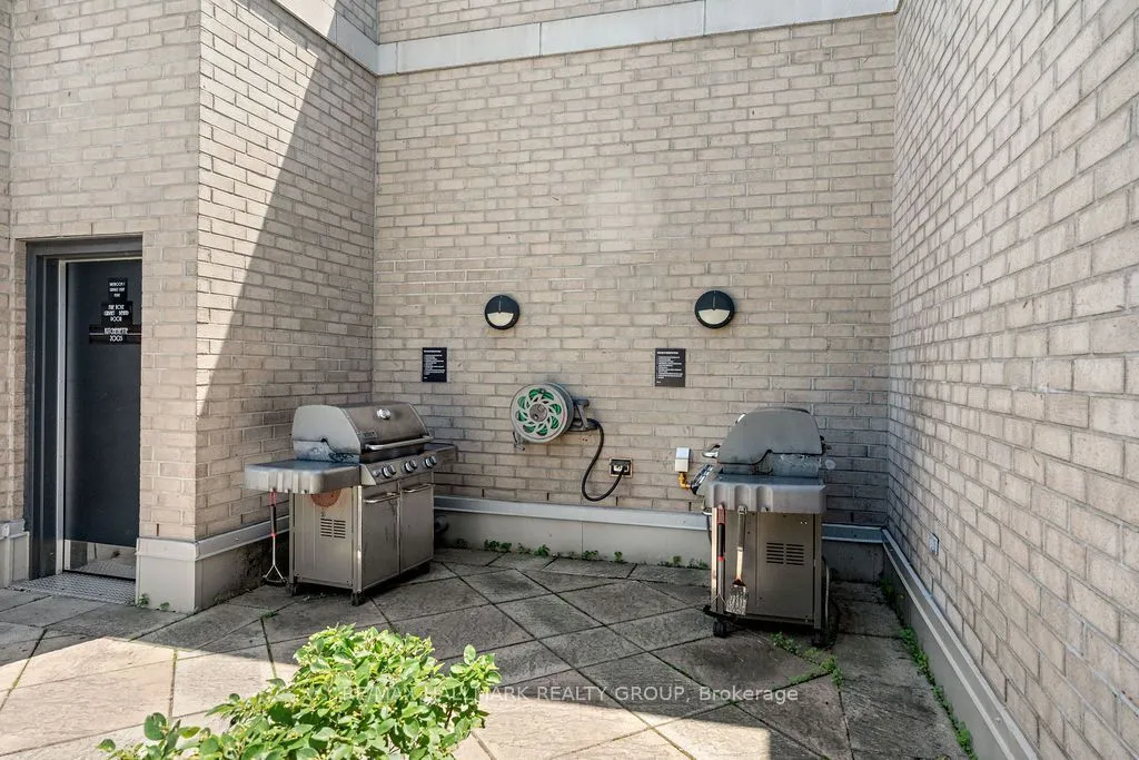 235 Kent Street — photo 37