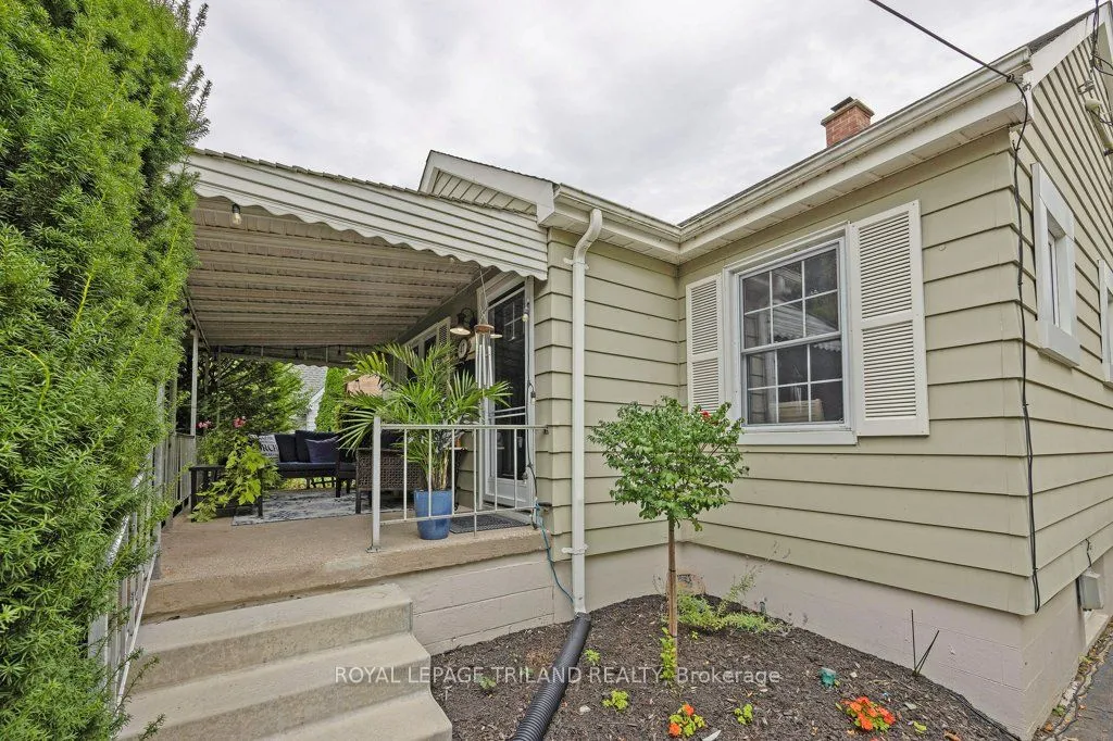 47 Alexandra Street — photo 2