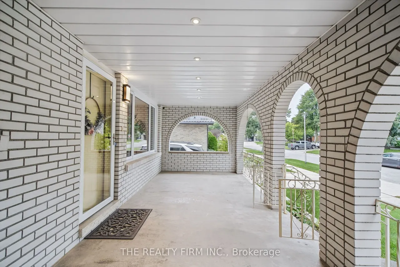 52 Barrett Crescent — photo 2