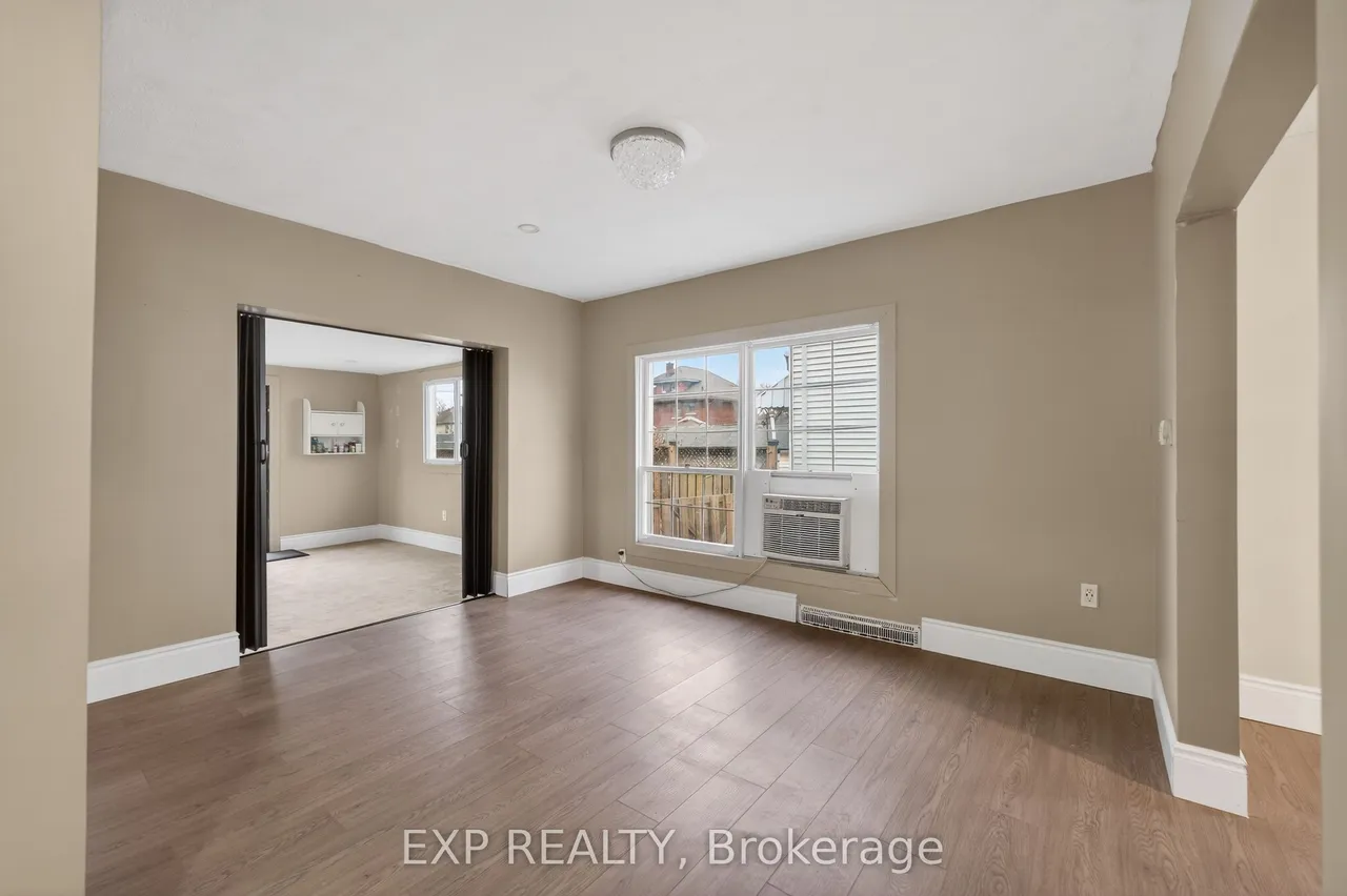 4576 Fourth Avenue — photo 3
