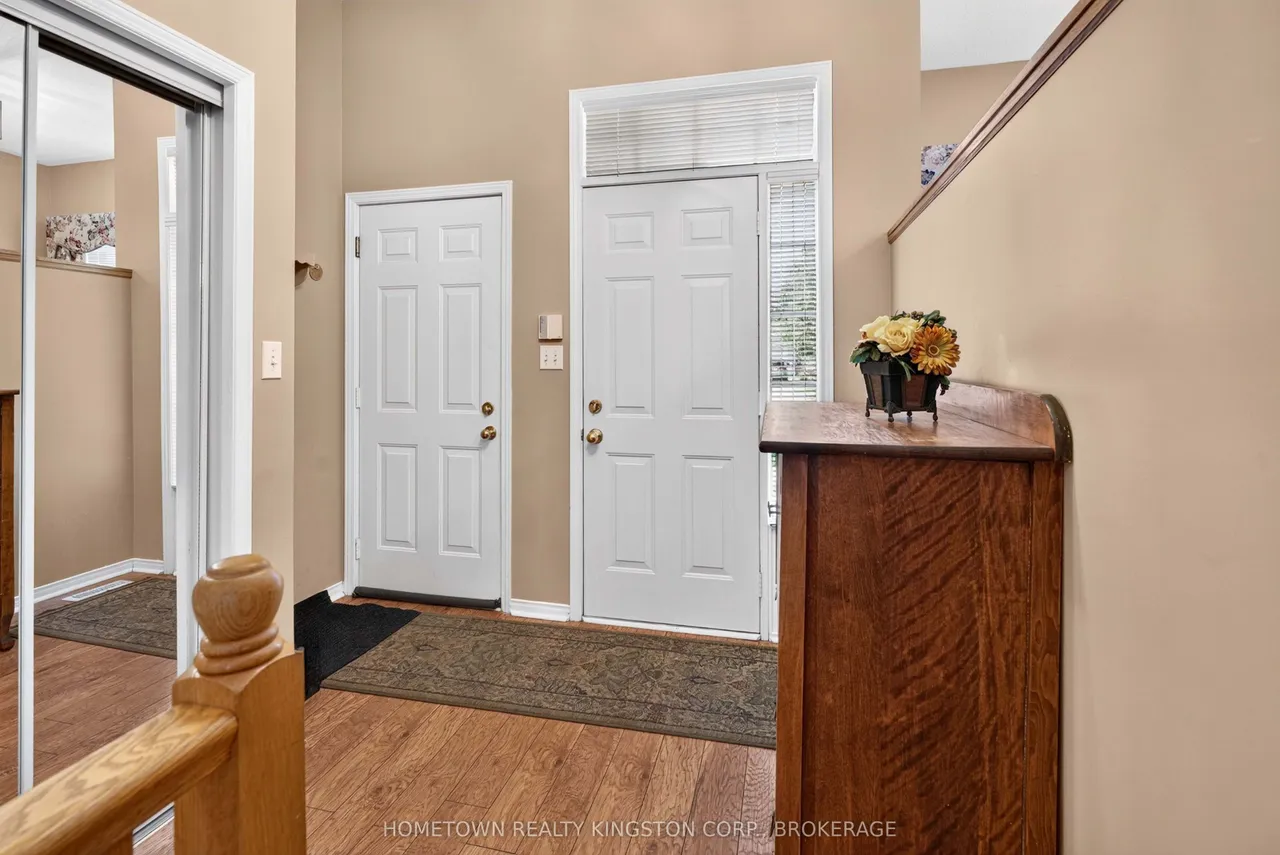 540 Sackville Crescent — photo 3
