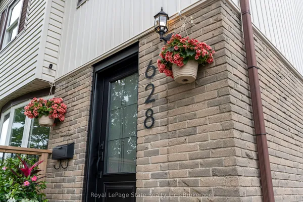 628 College Avenue W — photo 2