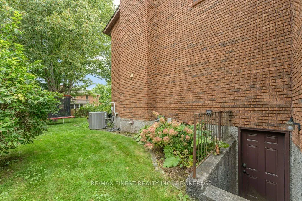 562 Sycamore Street — photo 5