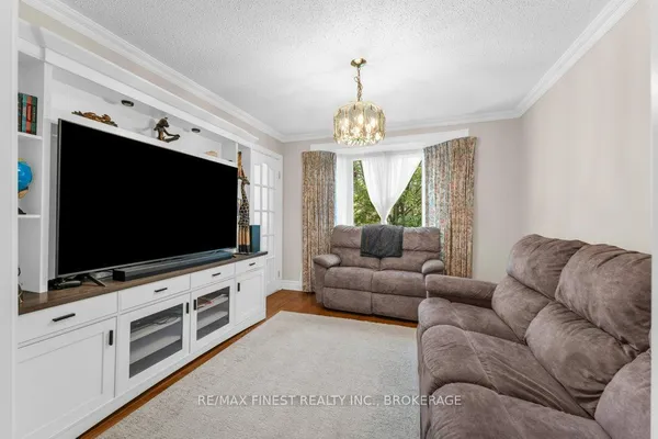 562 Sycamore Street — photo 2