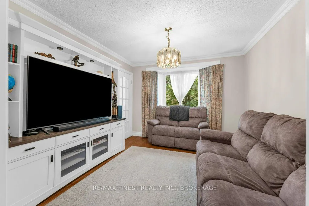 562 Sycamore Street — photo 2