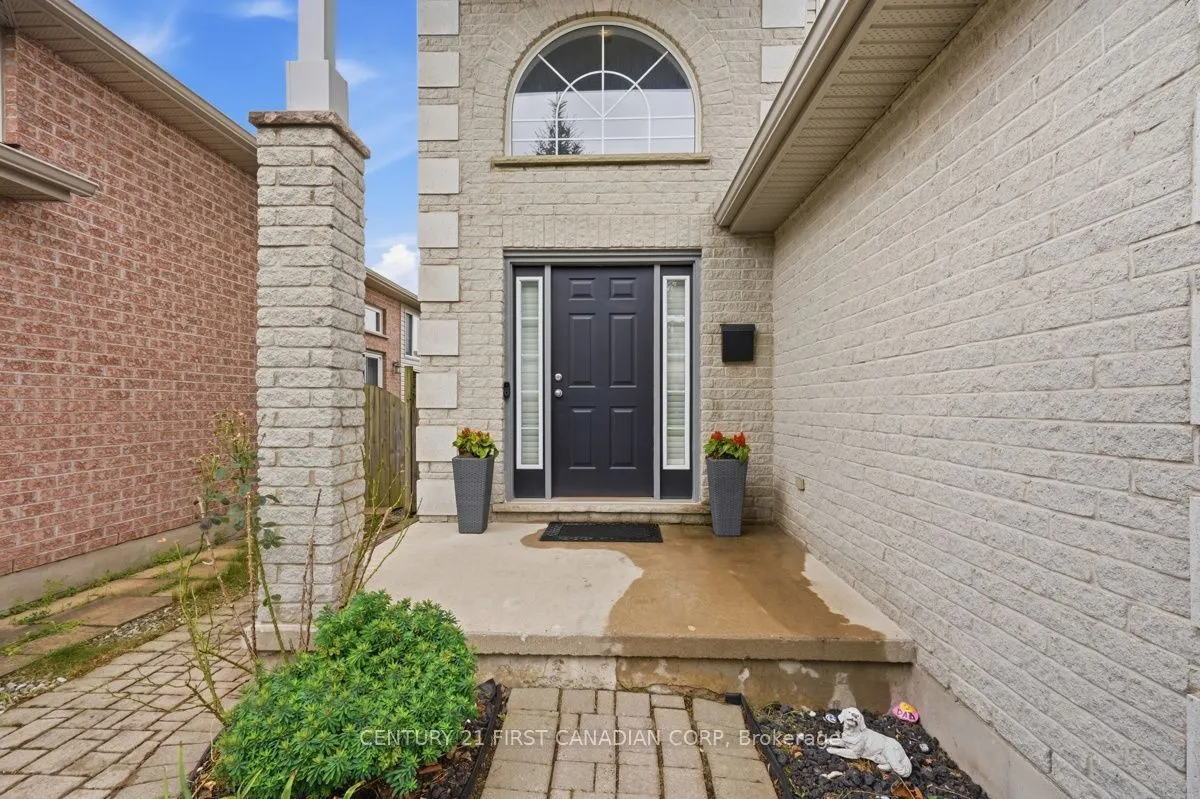 1687 Coronation Drive — photo 3