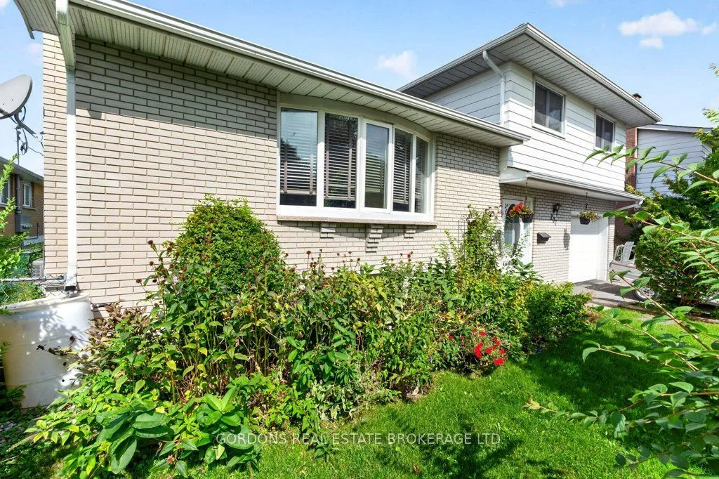 207 Robert Wallace Drive — photo 3