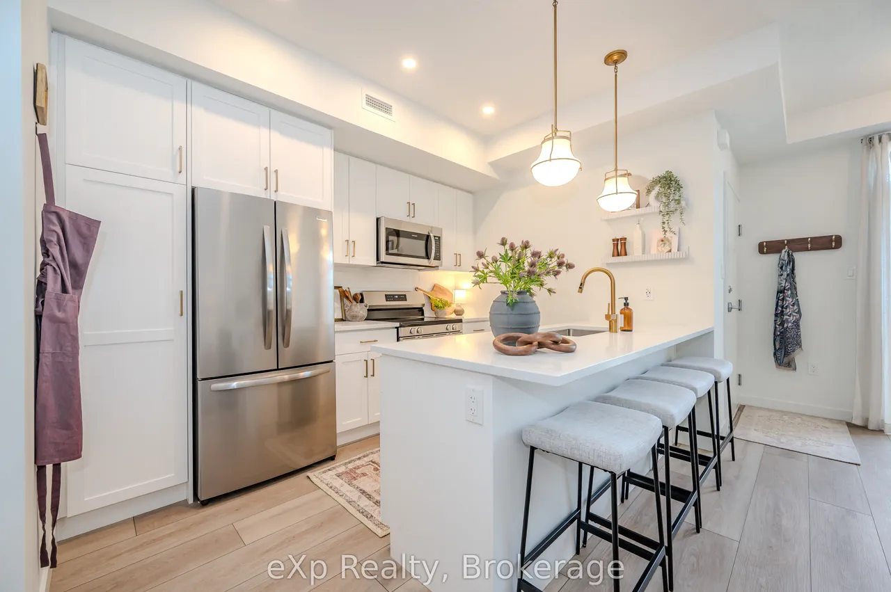 824 Woolwich Street — photo 2