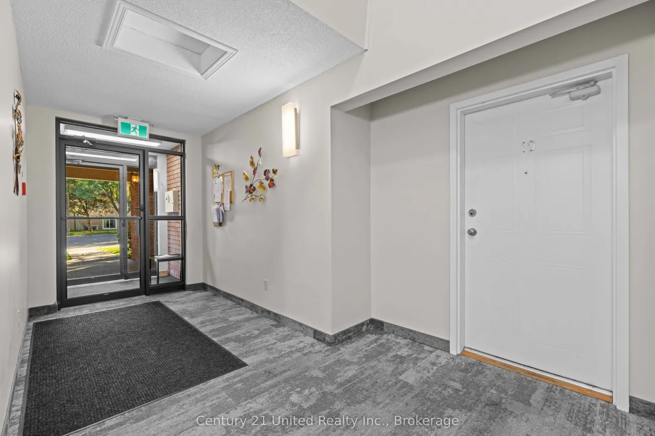 36 Champlain Crescent — photo 3