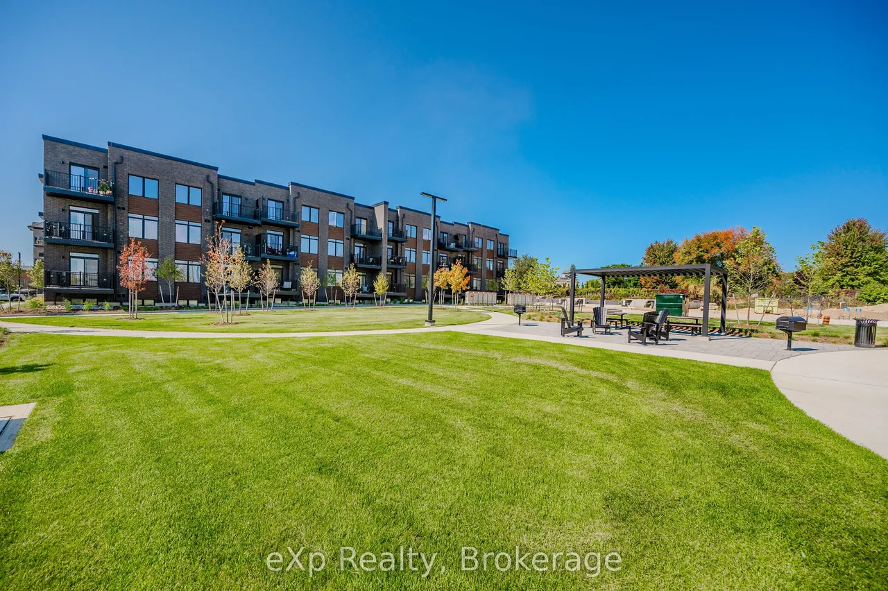 824 Woolwich Street — photo 8