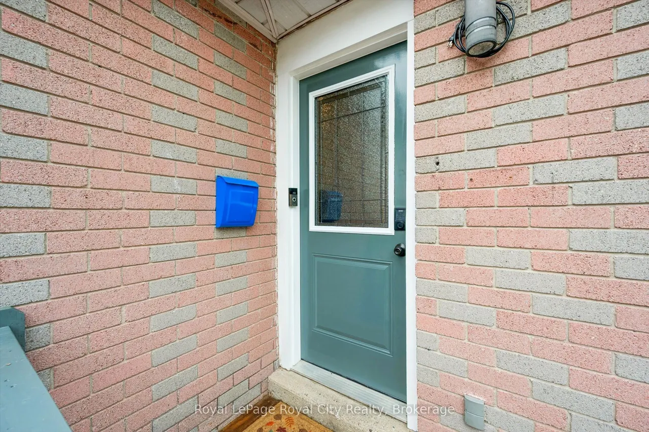 29 Mcilwraith Crescent — photo 3