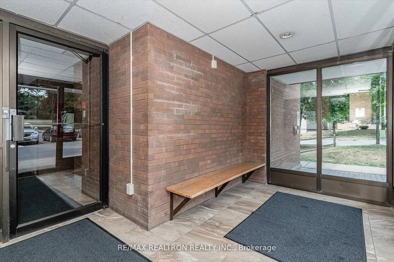 10 Ajax Street — photo 3
