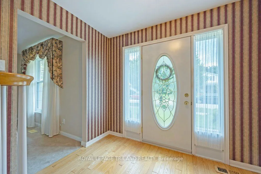 44 Spencer Crescent — photo 3