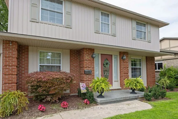 44 Spencer Crescent — photo 2