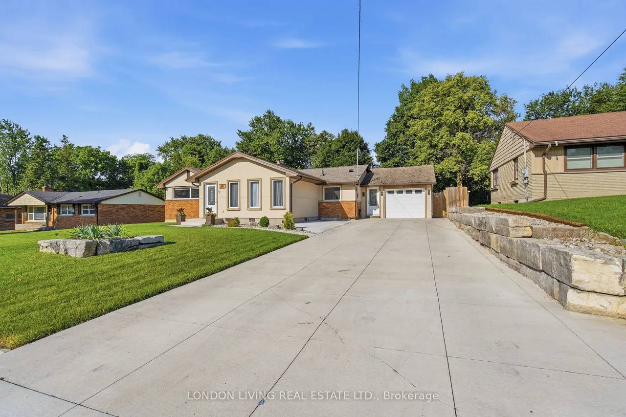 470 Coombs Avenue — photo 2