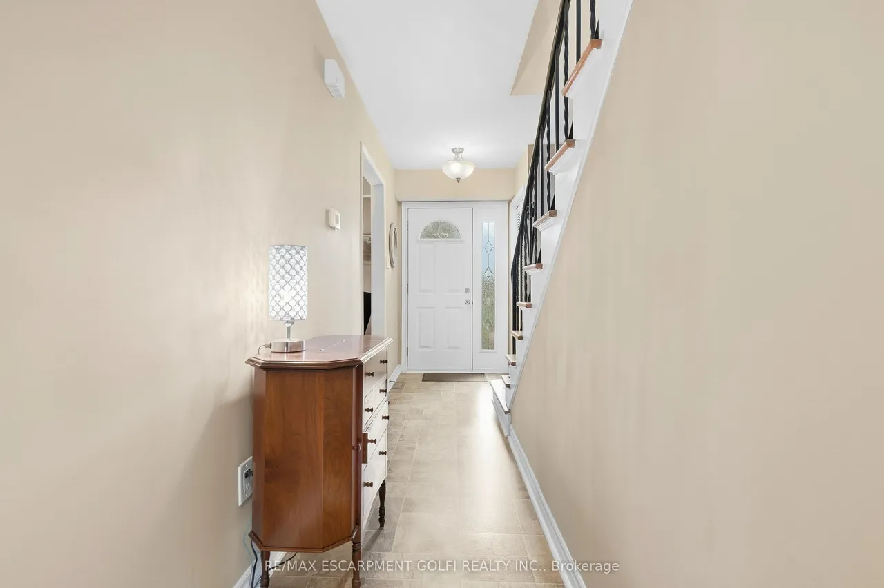 199 YORK Road — photo 3
