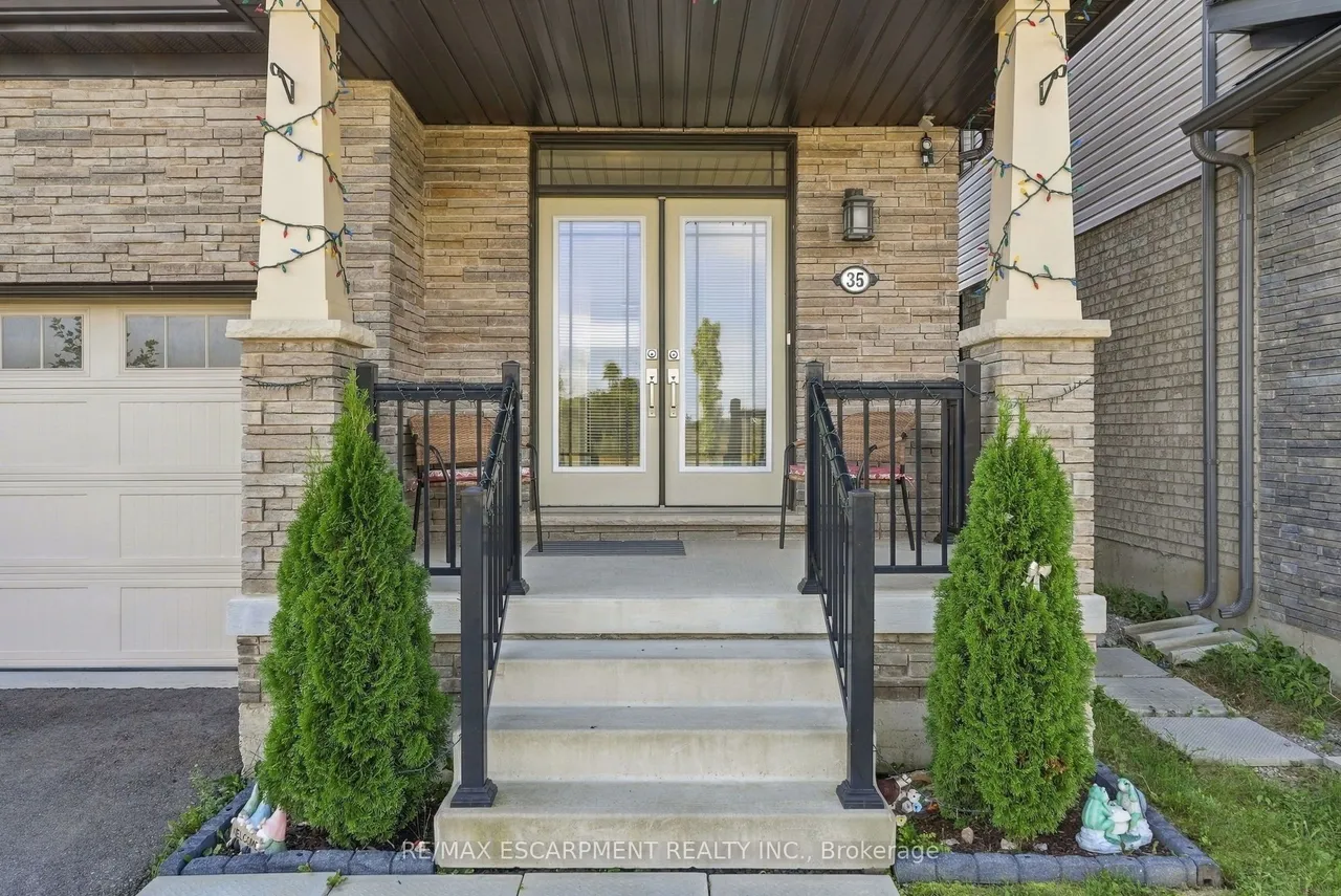 35 Royal Coachman Way — photo 3