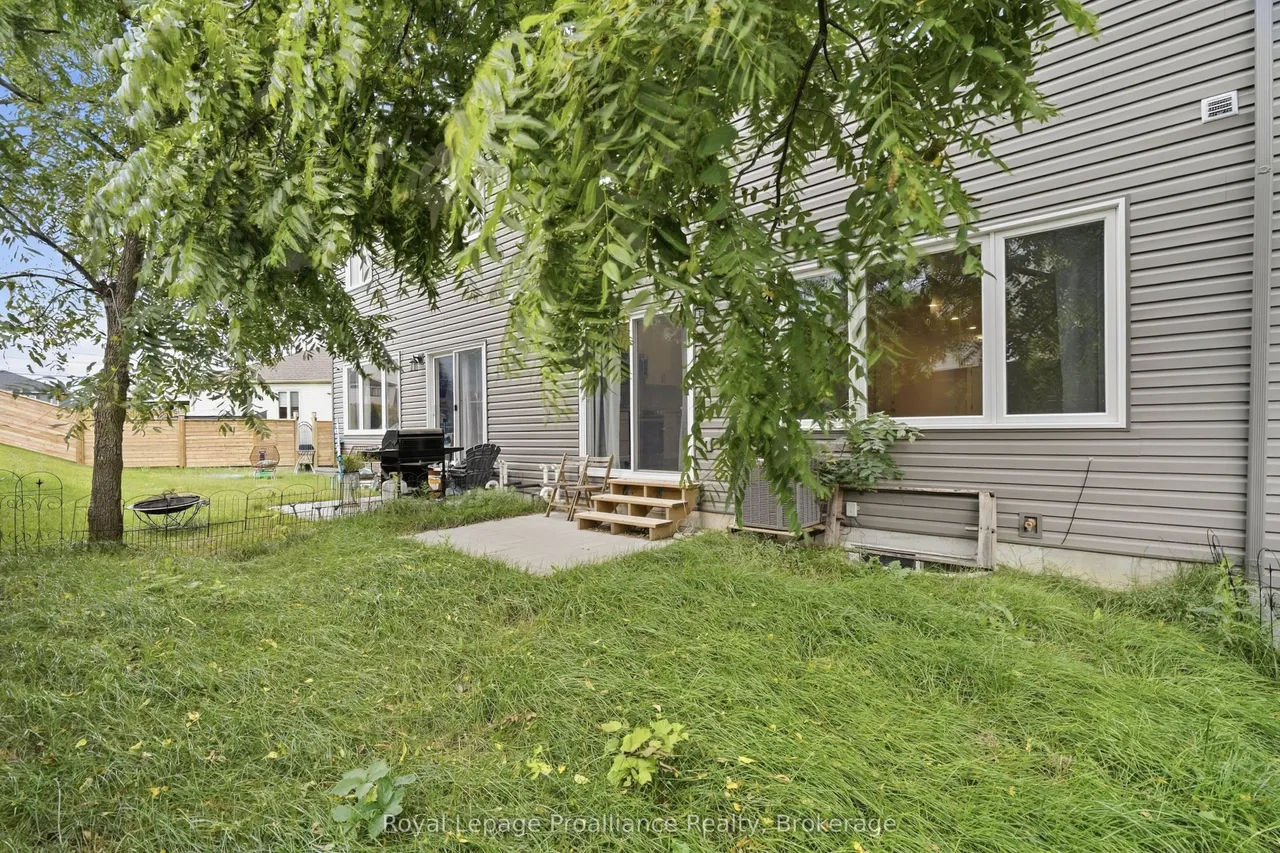 22 Campbell Crescent — photo 23