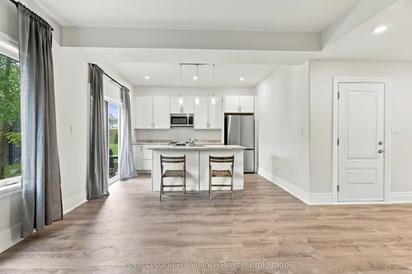 22 Campbell Crescent — photo 2