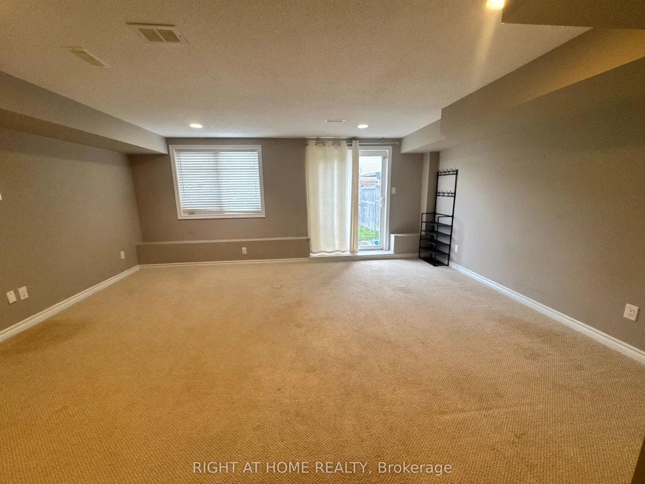 428 FOXHALL Way — photo 28