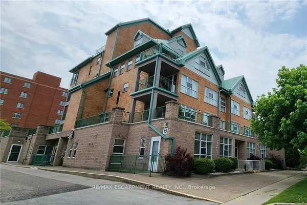 19 Lake Avenue S — photo 2