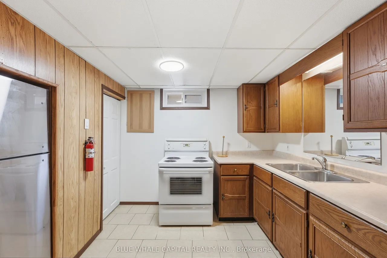 4411 MEADOWVALE Drive — photo 34