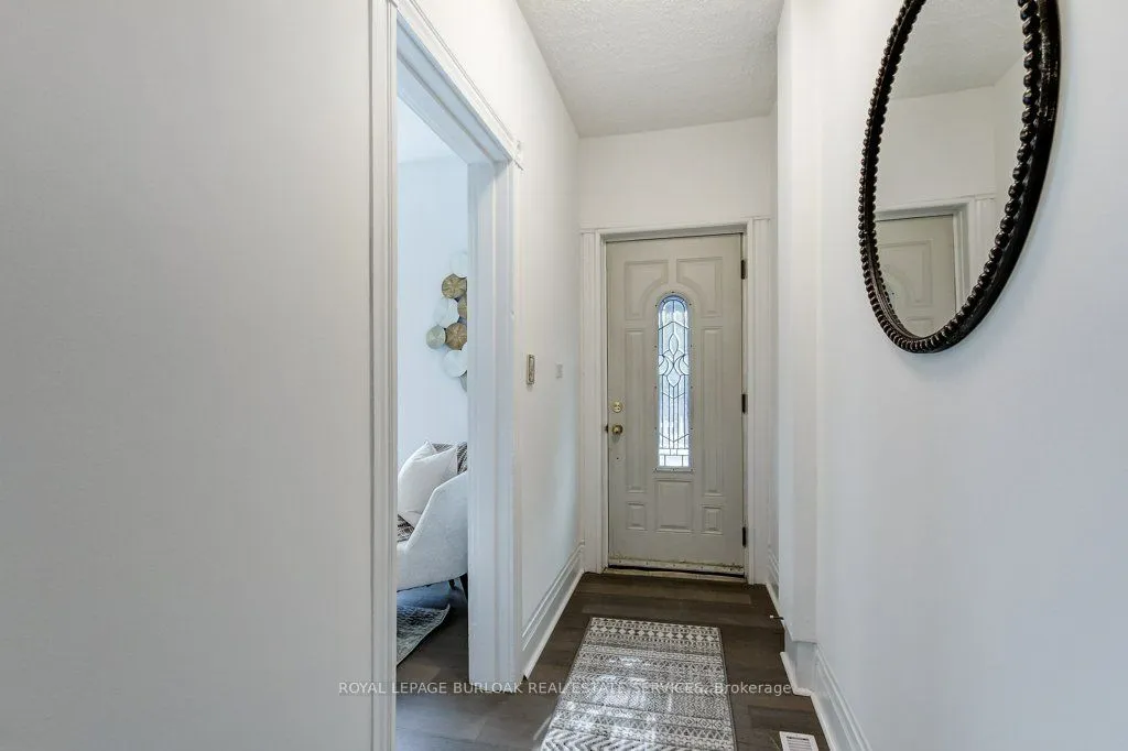 533 Catharine Street N — photo 3
